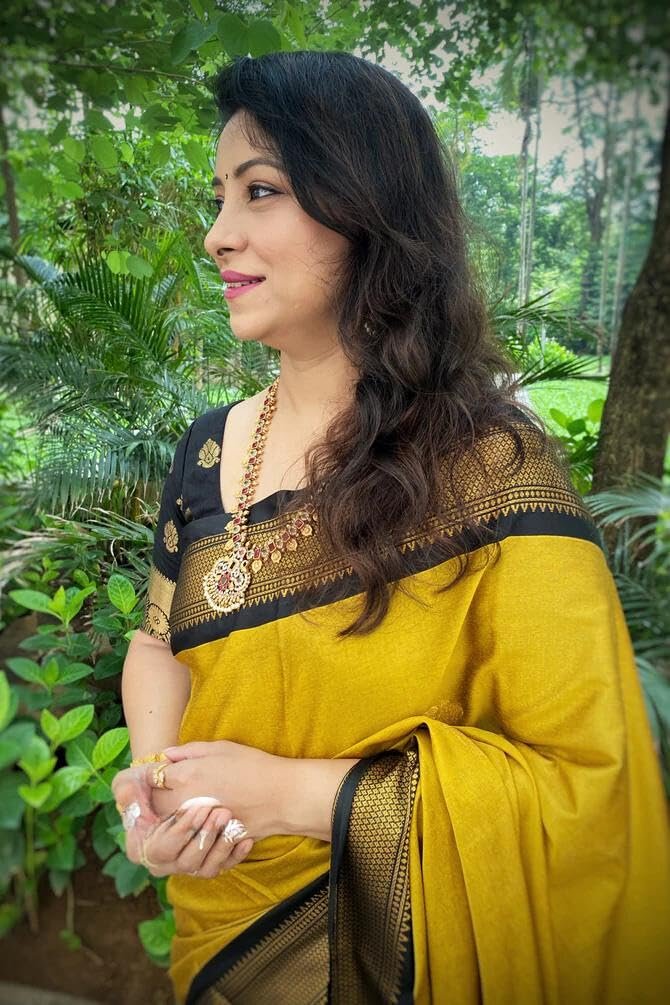 SGF11 Women’s Kanjivaram Soft Lichi Silk Saree With Blouse Piece (Yellow Black)