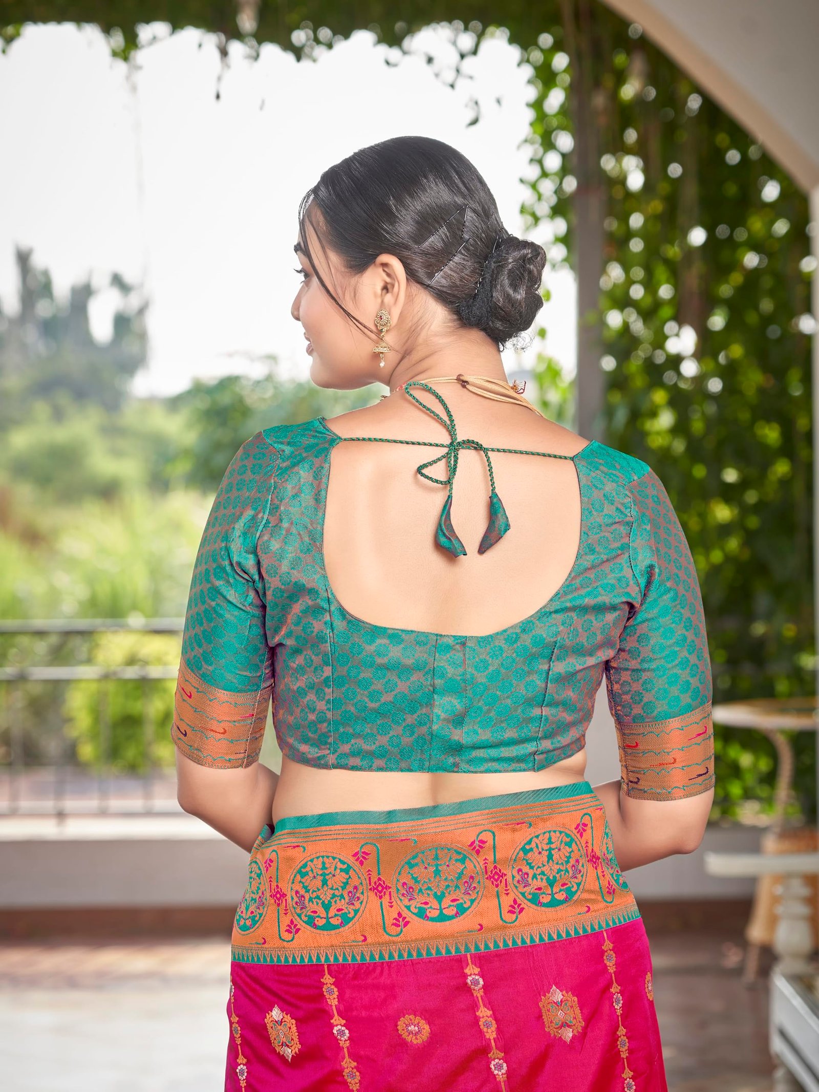 MANOHARI Women’s Most Trendy Banarasi Woven Pink with Green Saree With Heavy Jacquard Work Saree With Blouse Piece