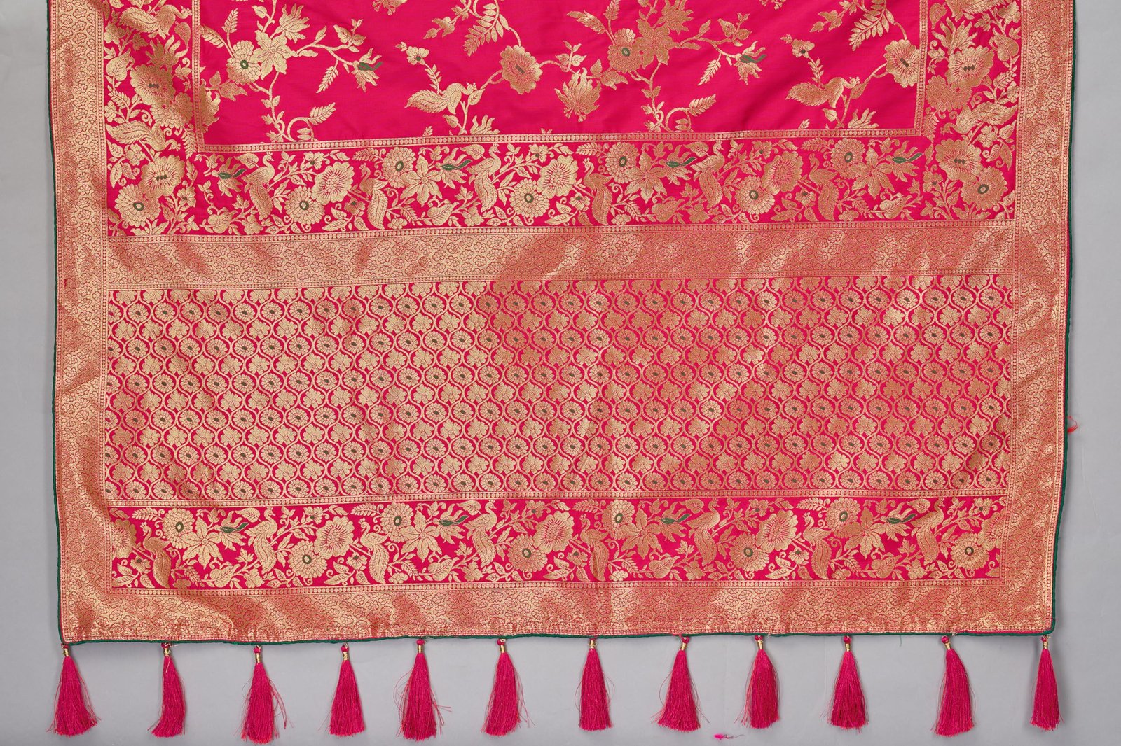 Monjolika Fashion Women’s Banarasi Silk Blend Woven Zari With Tussles Saree and Jacquard Woven Blouse Piece (37765 color) (Magenta)